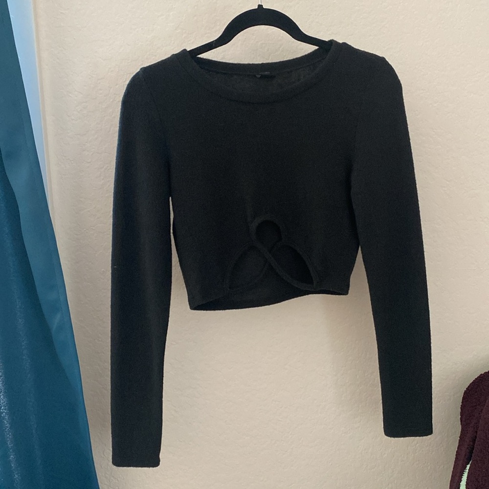 Long sleeve black crop top